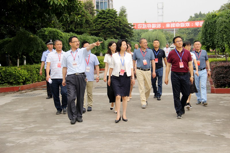 1528788881350176.jpg 郭捷副市長一行在更生考點巡考 (5).JPG