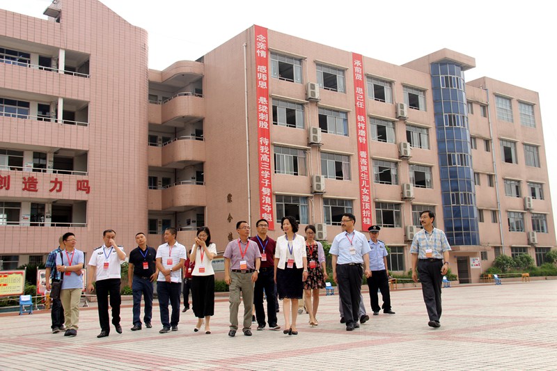 1528788906122833.jpg 郭捷副市長一行在更生考點巡考 (7).JPG